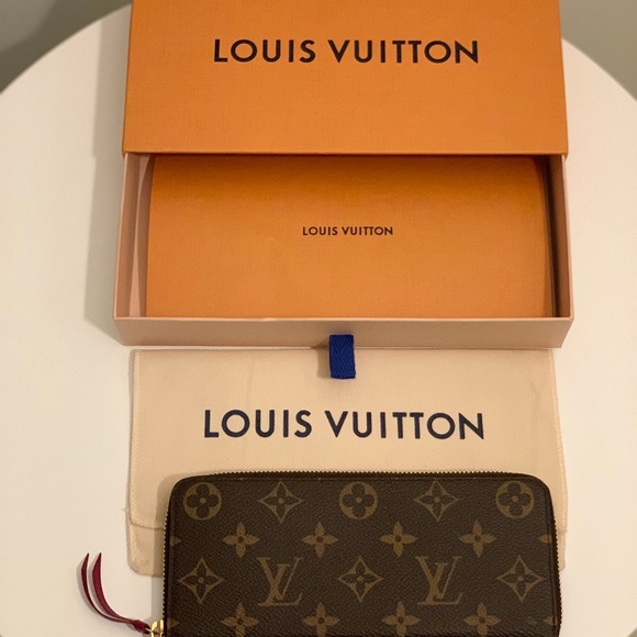 Louis Vuitton Wallet - Picture 2 of 4